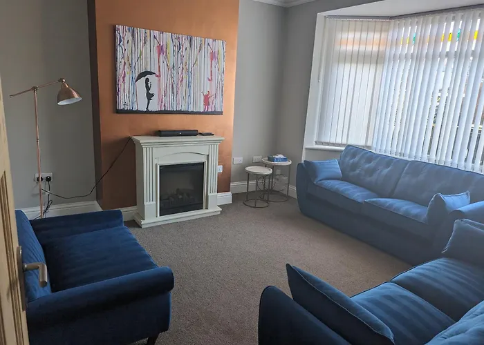 3 Bed Home, Pool-Hot Tub & Ev Charger