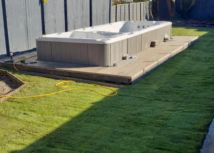 3 Bed Home, Pool-Hot Tub & Ev Charger