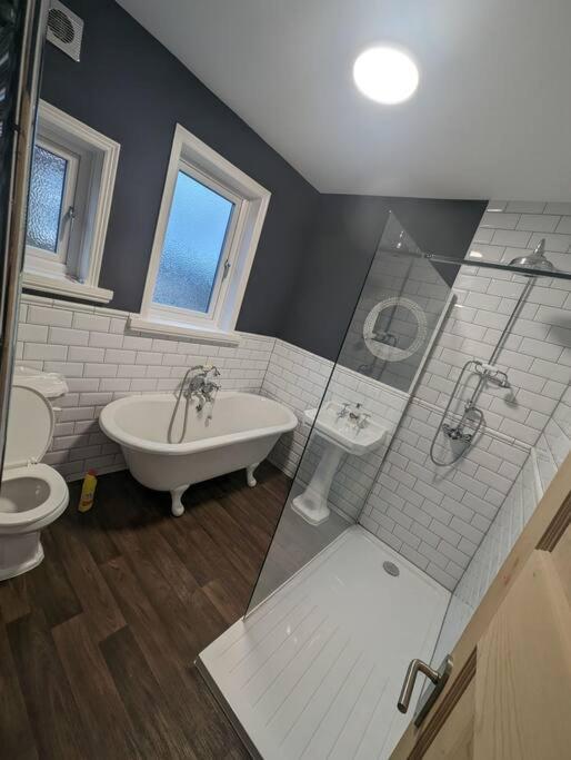 Сasa de vacaciones 3 Bed Home, Pool-hot Tub & Ev Charger Darlington (Durham)